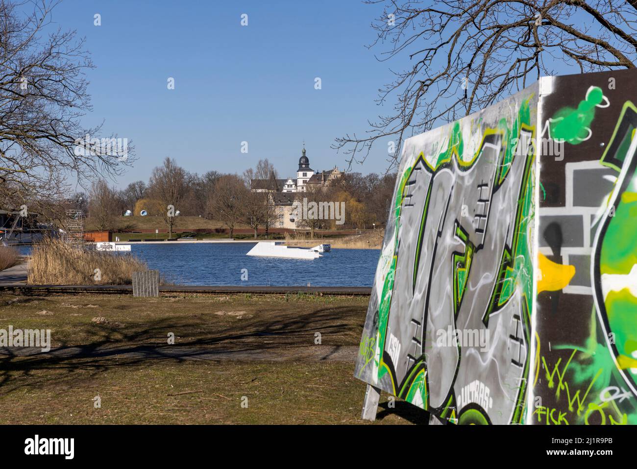 Fußball – Dekoration rund um die Volkswagen Arena in Wolfsburg Stockfoto