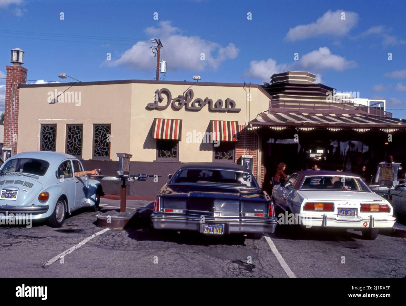 Dolores war ein Drive-in-Restaurant mit CarHop-Service auf dem Wilshire Blvd. In La Cienega in Los Angeles, CA Stockfoto
