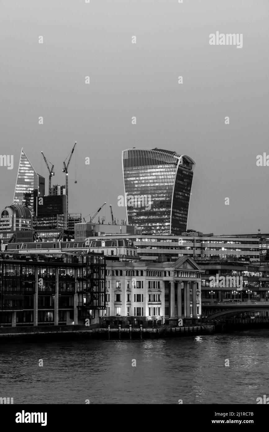 London die City of London Themse und London Bridge und St. Pauls Stockfoto