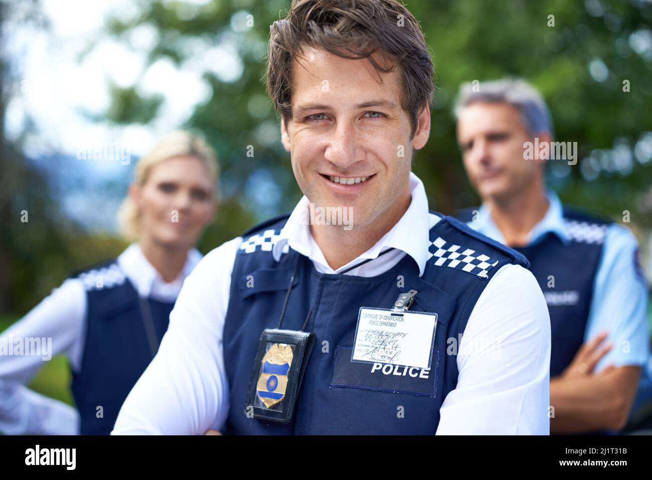 Die Hölle schaut nach Euch. Schuss einer Gruppe von Polizisten im Dienst. Stockfoto