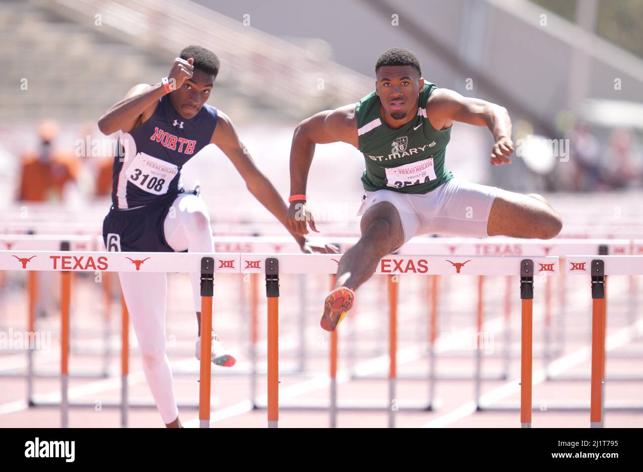 Jadyn Marshall von St. Mary's (Stockton) gewinnt die Jungen Divison II 110m Hürden in einem windunterstützten 13,35 während der 94. Clyde Littlefield Texas Relays, Sa Stockfoto
