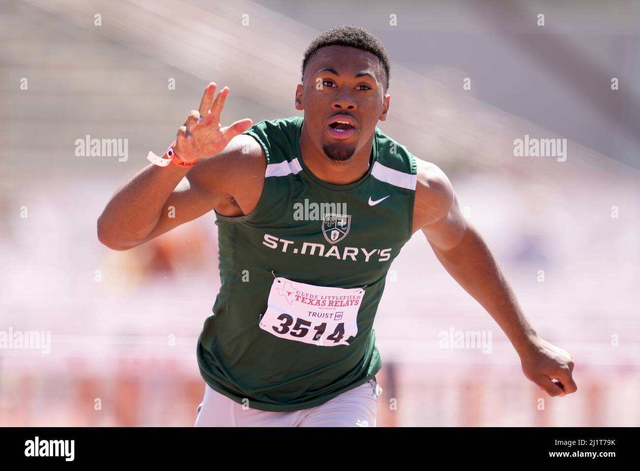 Jadyn Marshall von St. Mary's (Stockton) gewinnt die Jungen Divison II 110m Hürden in einem windunterstützten 13,35 während der 94. Clyde Littlefield Texas Relays, Sa Stockfoto