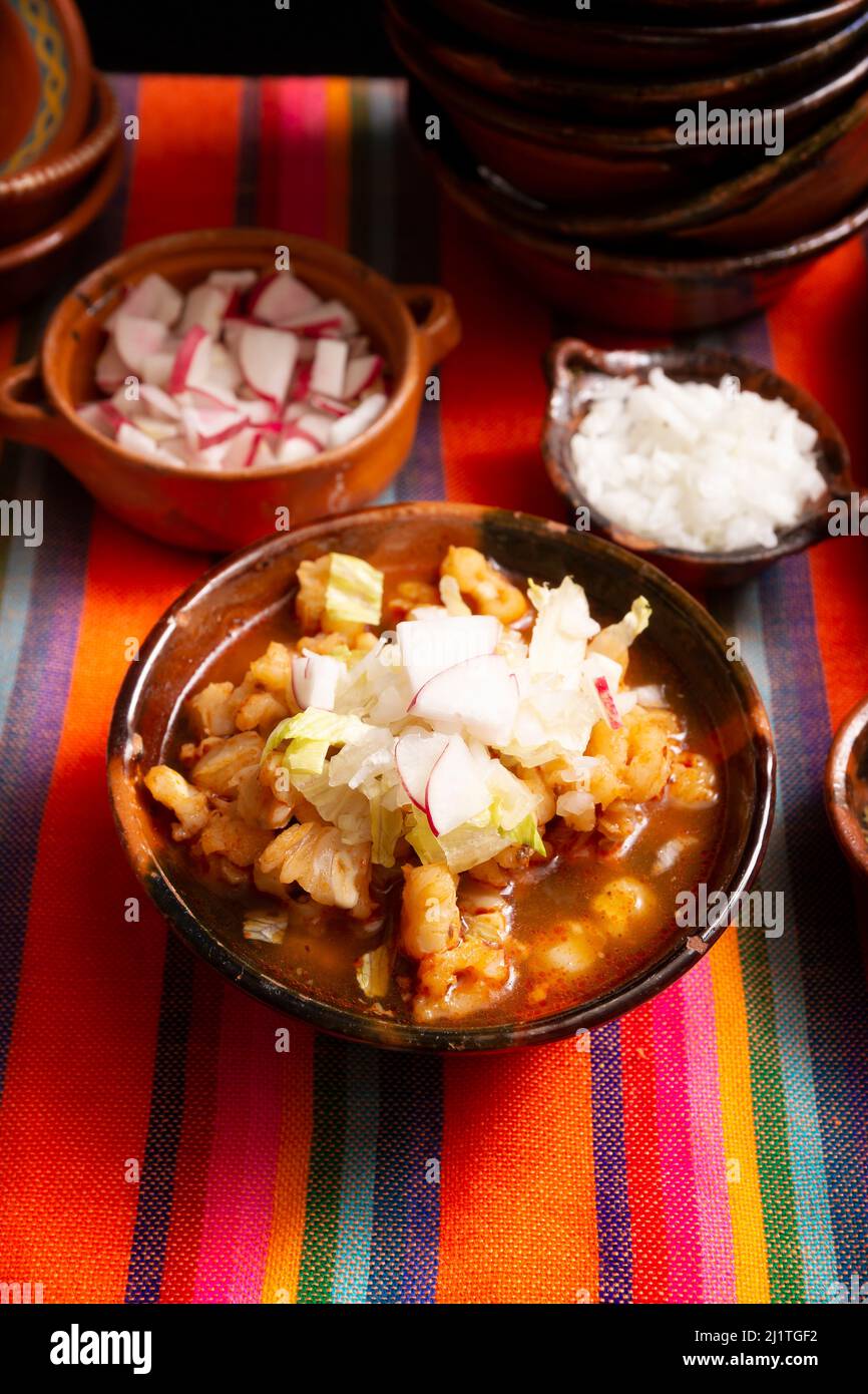 Pozole Rojo. Traditioneller mexikanischer Eintopf sehr beliebt in ...