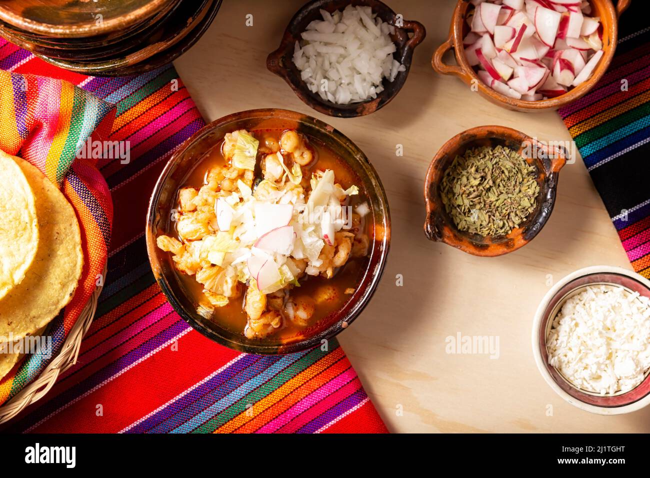Pozole Rojo. Traditioneller mexikanischer Eintopf sehr beliebt in ...