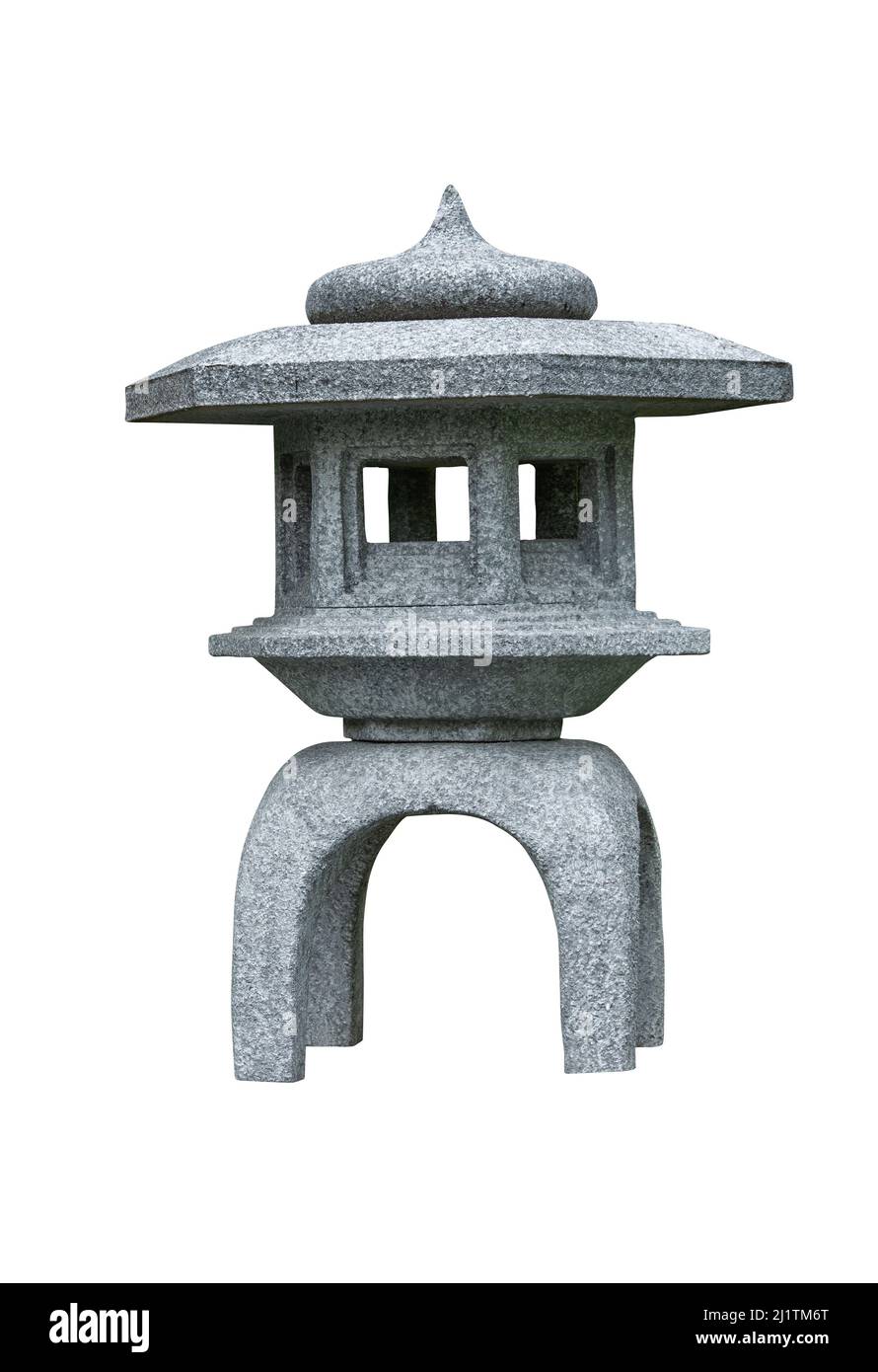 Isolierte Steinlaterne zur Gartendekoration auf weißem Hintergrund, japanische oder asiatische Steinlaterne. Beschneiden des Pfads in der Datei. Stockfoto