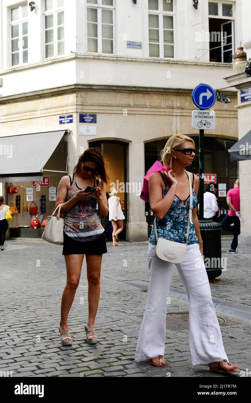 Grasmarkt Straat Fußgängerzone im Zentrum von Brüssel, Belgien. Stockfoto