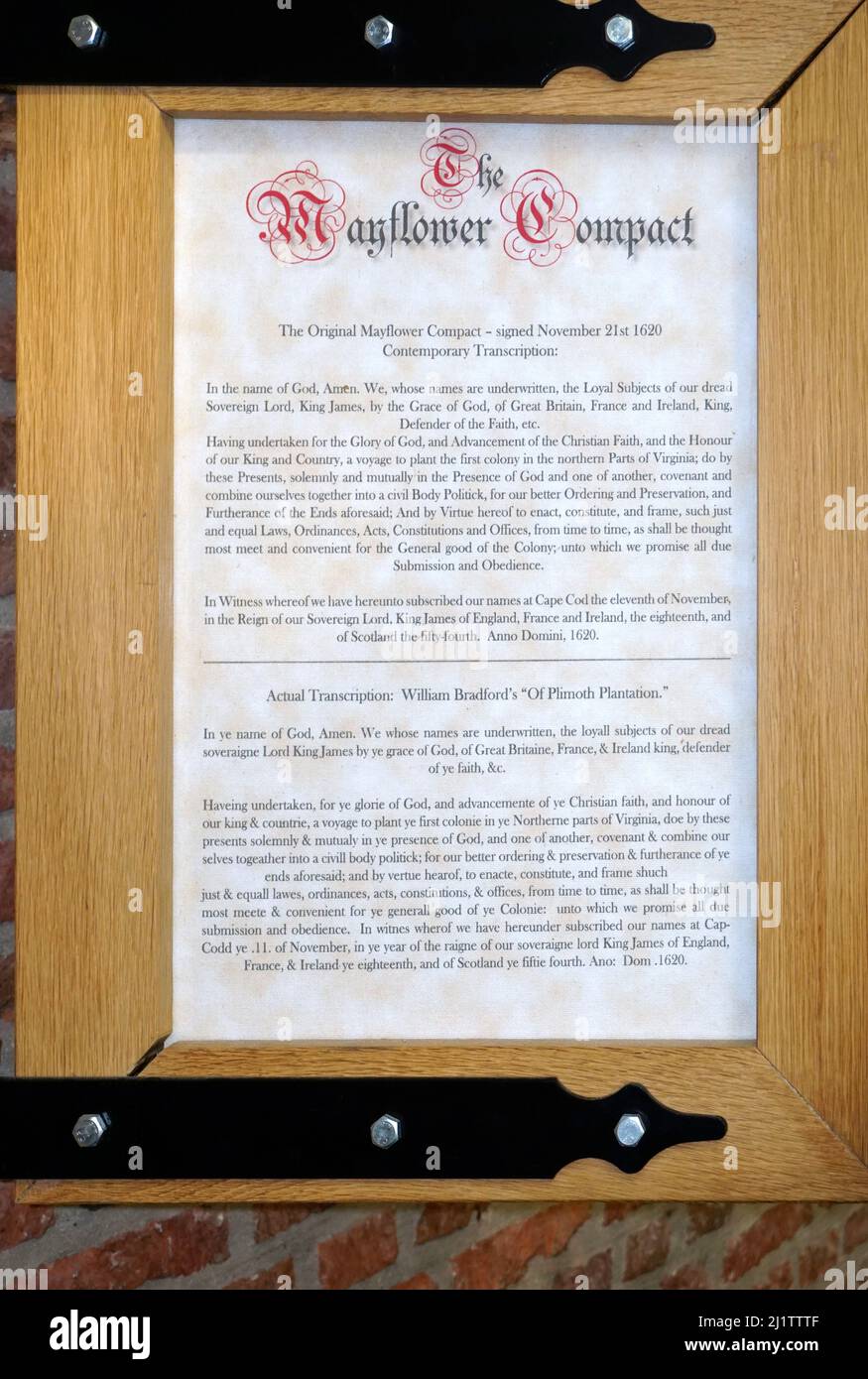 Der Mayflower Compact, Abkommen zwischen den Siedlern von New Plymouth. Das erste Regierungsdokument der Plymouth Colony. Geschrieben von den männlichen Passagieren der Mayflower, bestehend aus separatistischen Puritanern, Abenteurern und Handwerkern, die vor religiöser Verfolgung durch König James I. von England fliehen. Unterzeichnet an Bord des Schiffes am 21,1620. November. Stockfoto