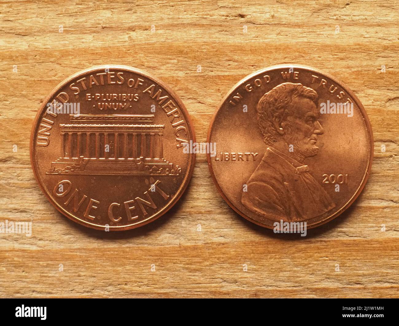 Währung der Vereinigten Staaten 1-Dollar-Cent-Münze, Vorderseite zeigt Lincoln-Porträt, Rückseite zeigt Lincoln-Denkmal Stockfoto