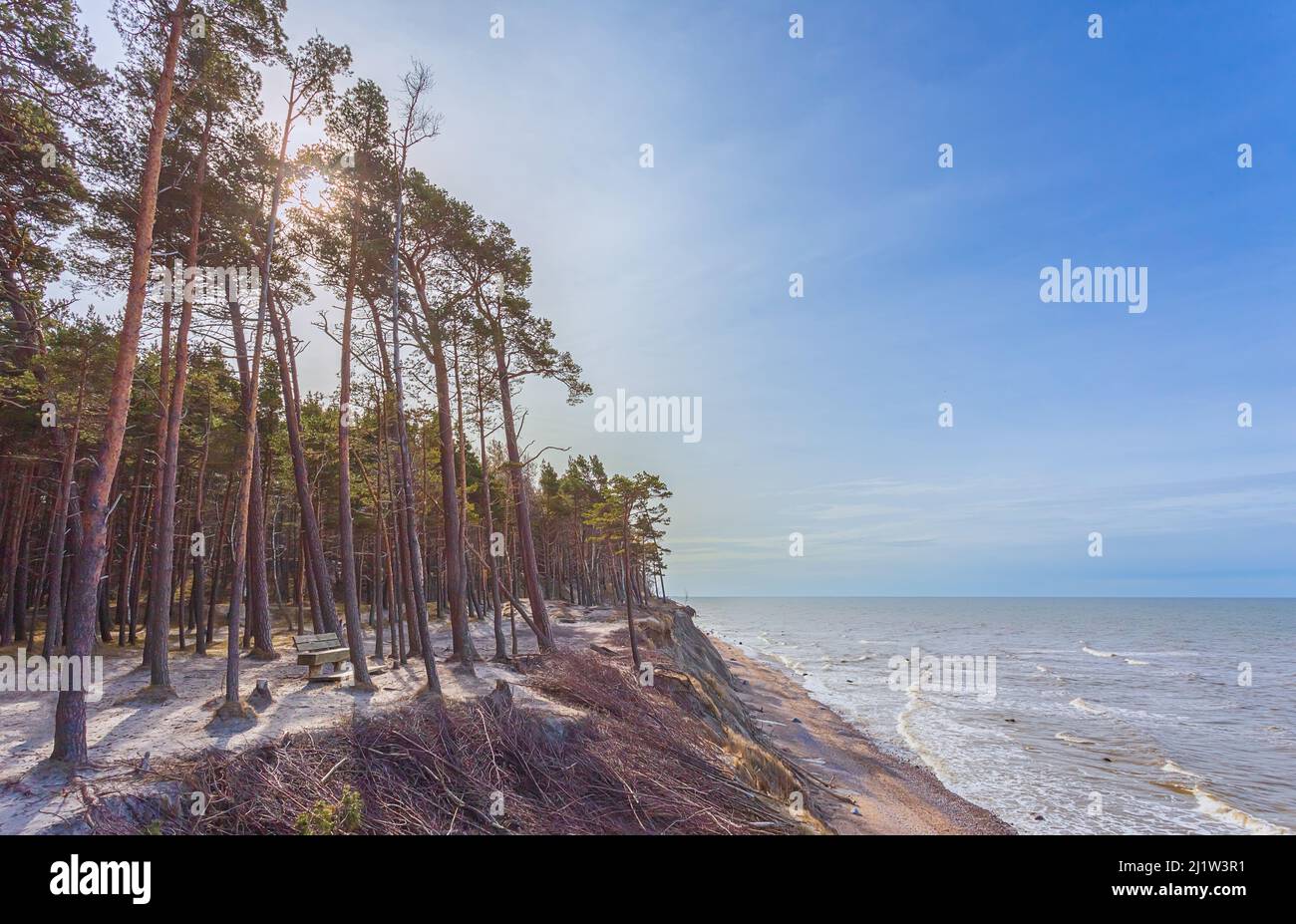 Dutchman's Cap ist ein Hügel mit einer 24,4 m hohen Klippe, der sich im litauischen Seaside Regional Park befindet Stockfoto