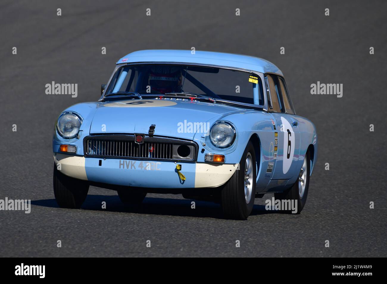 Neil Fisher, MG B Roadster, Equipe GTS A, Pre 1966 Sports und GT-Fahrzeuge mit 5 verschiedenen Klassen, die von der Motorgröße bestimmt werden, reichen von 1150cc bis 2 Stockfoto