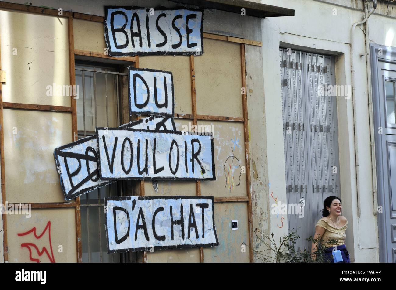 FRANKREICH. PARIS (75) 11TH BEZIRK. RUE DE CHARONNE. STREET ART (ABNAHME DER KAUFKRAFT) Stockfoto