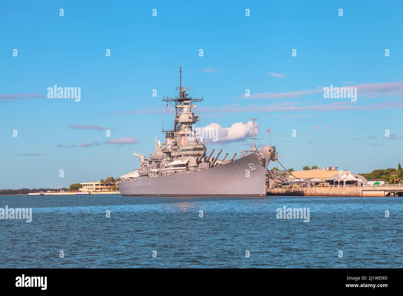 Battleship Missouri BB 63 Memorial Blick vom USS Arizona BB 39 Memorial in Pearl Harbor. Nationales historisches Wahrzeichen. Patriotisches Konzept. HONOLULU, OAHU Stockfoto