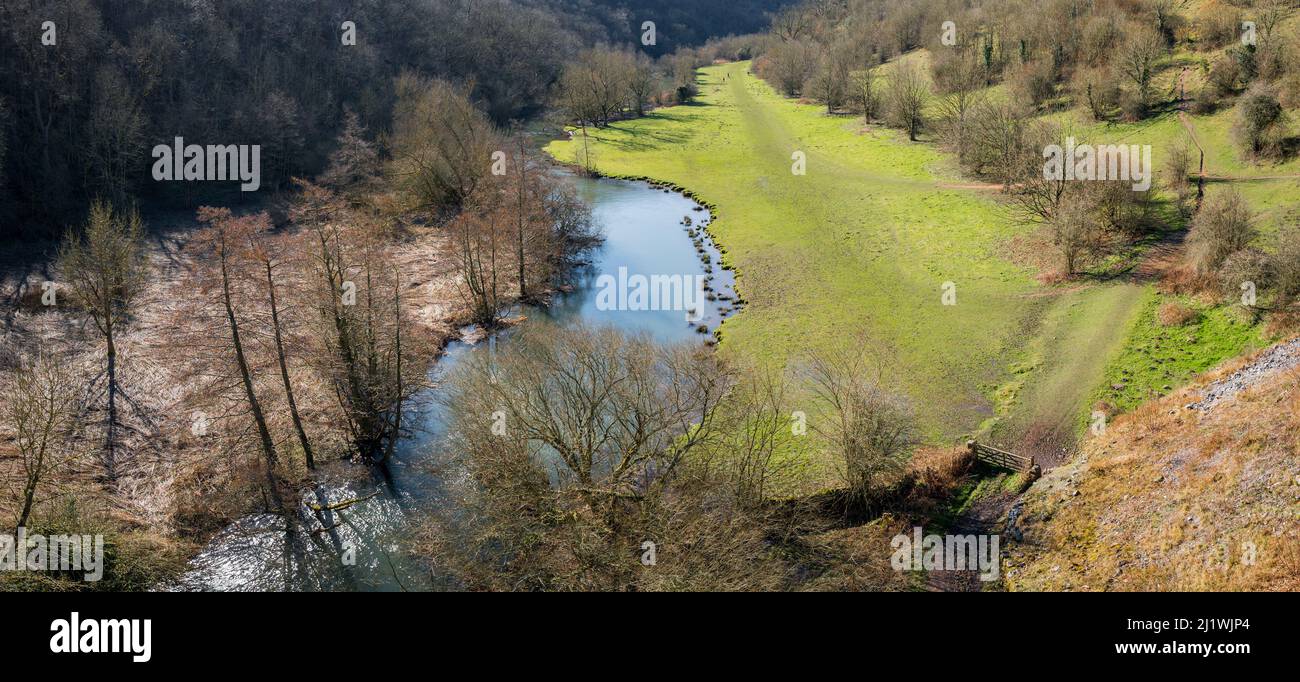 Monsal Head, Monsal Dale Grabstein-Viadukt und der Fluss Wye, Derbyshire. Stockfoto