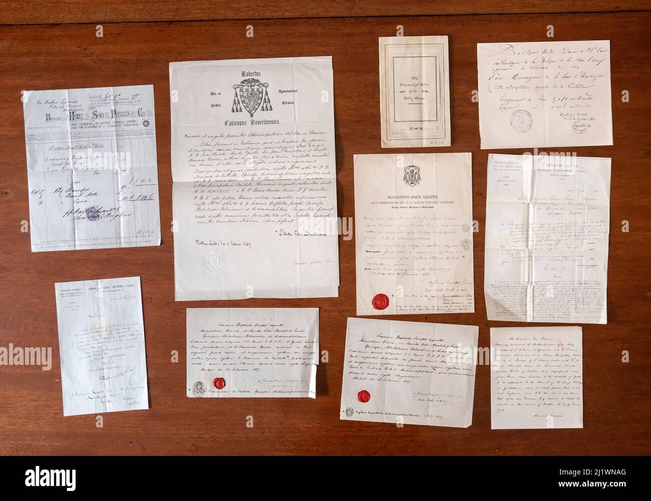 Im Bar Convent Living Heritage Center in York, wo das Kloster Ostern mit der neuen Entdeckung feiert, wurden bisher noch nicht gesehene Authentifizierungs- und Provenienzdokumente von True Cross Reliquie ausgestellt. Bilddatum: Montag, 28. März 2022. Stockfoto