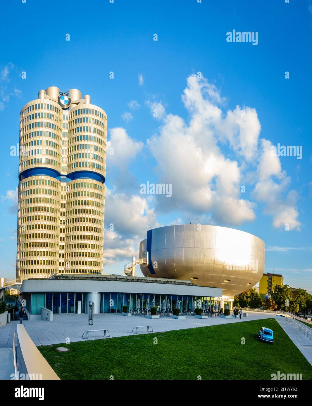 München, 29. September 2015: BMW World Headquarters und das Museum in München Stockfoto