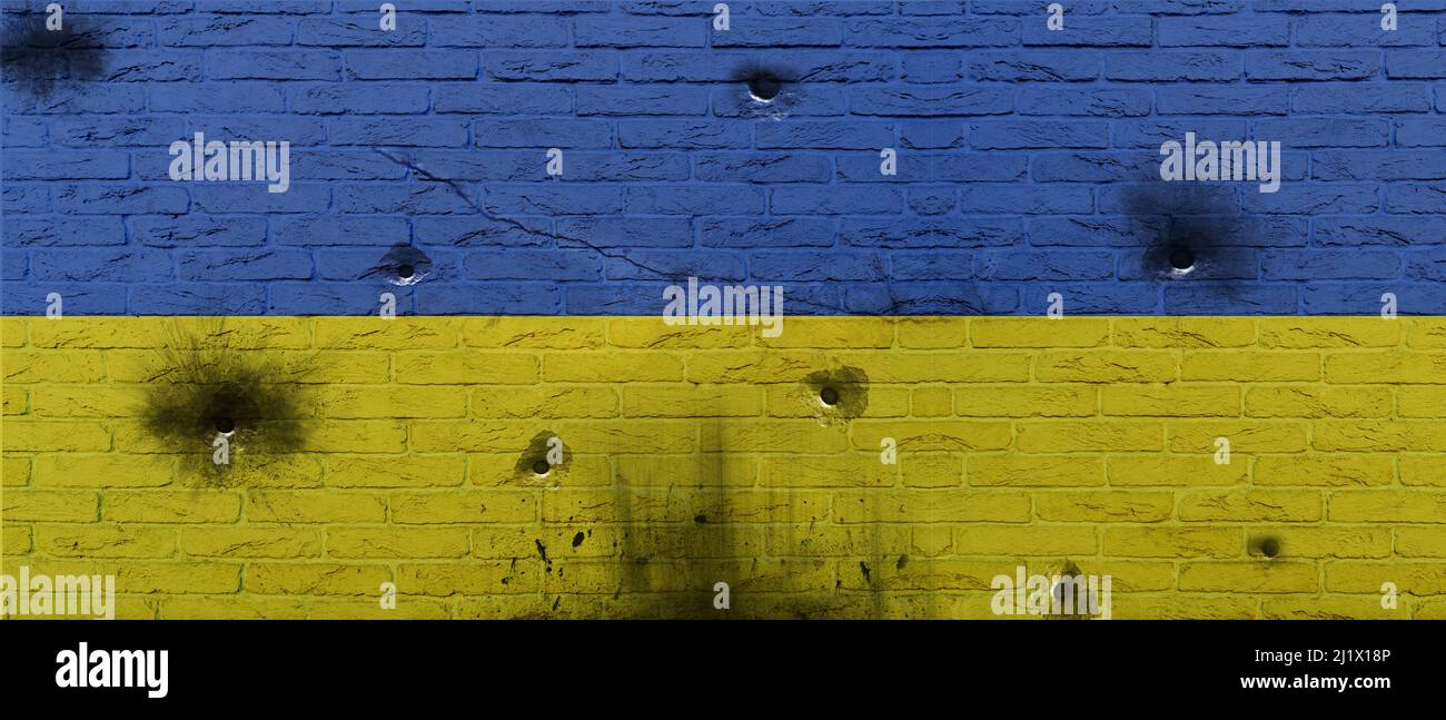 Die Farben der ukrainischen Flagge und des Titels sind auf einer kriegsbeschädigten Wand - Webbanner - gemalt Stockfoto