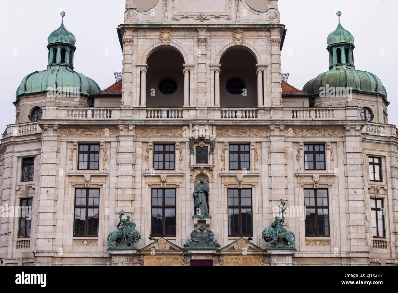 München, Deutschland - Dezember 20,2021 : berühmtes Bayerisches Nationalmuseum in München. Stockfoto