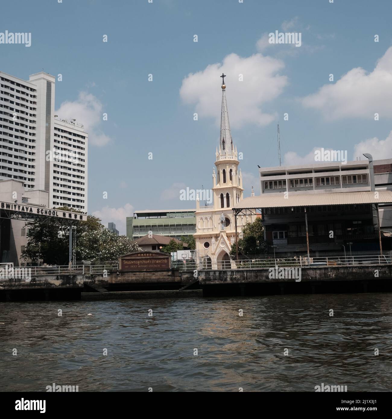 Neugotische Architektur die heilige Rosenkranzkirche, auch bekannt als Kalawar Kirche eine römisch-katholische Kirche am östlichen Ufer des Chao Phraya Flusses Bangkok Stockfoto