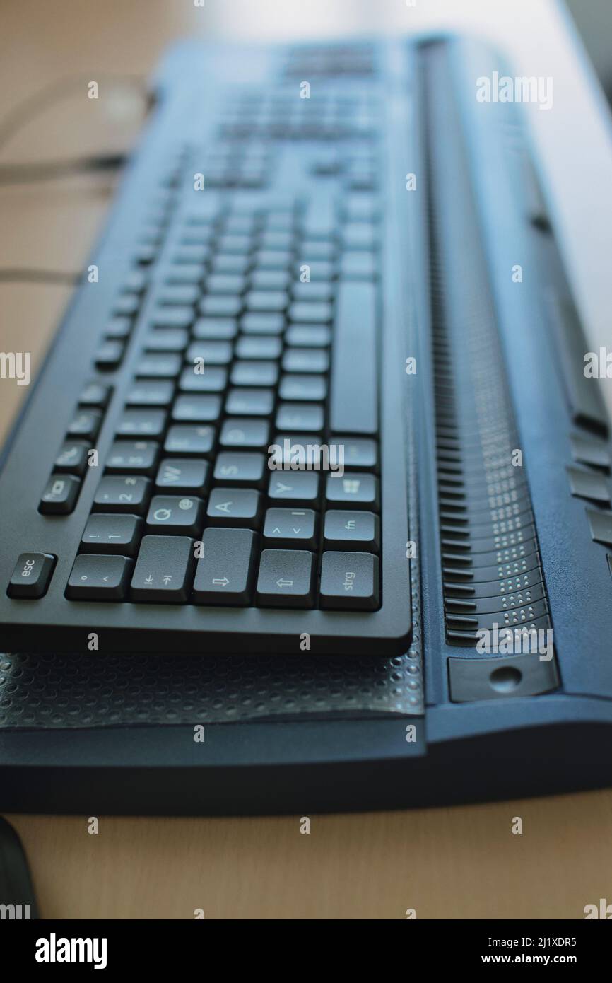 Tastatur für Sehbehinderte, Braille-Tastatur, behindertengerechtes Büro Stockfoto