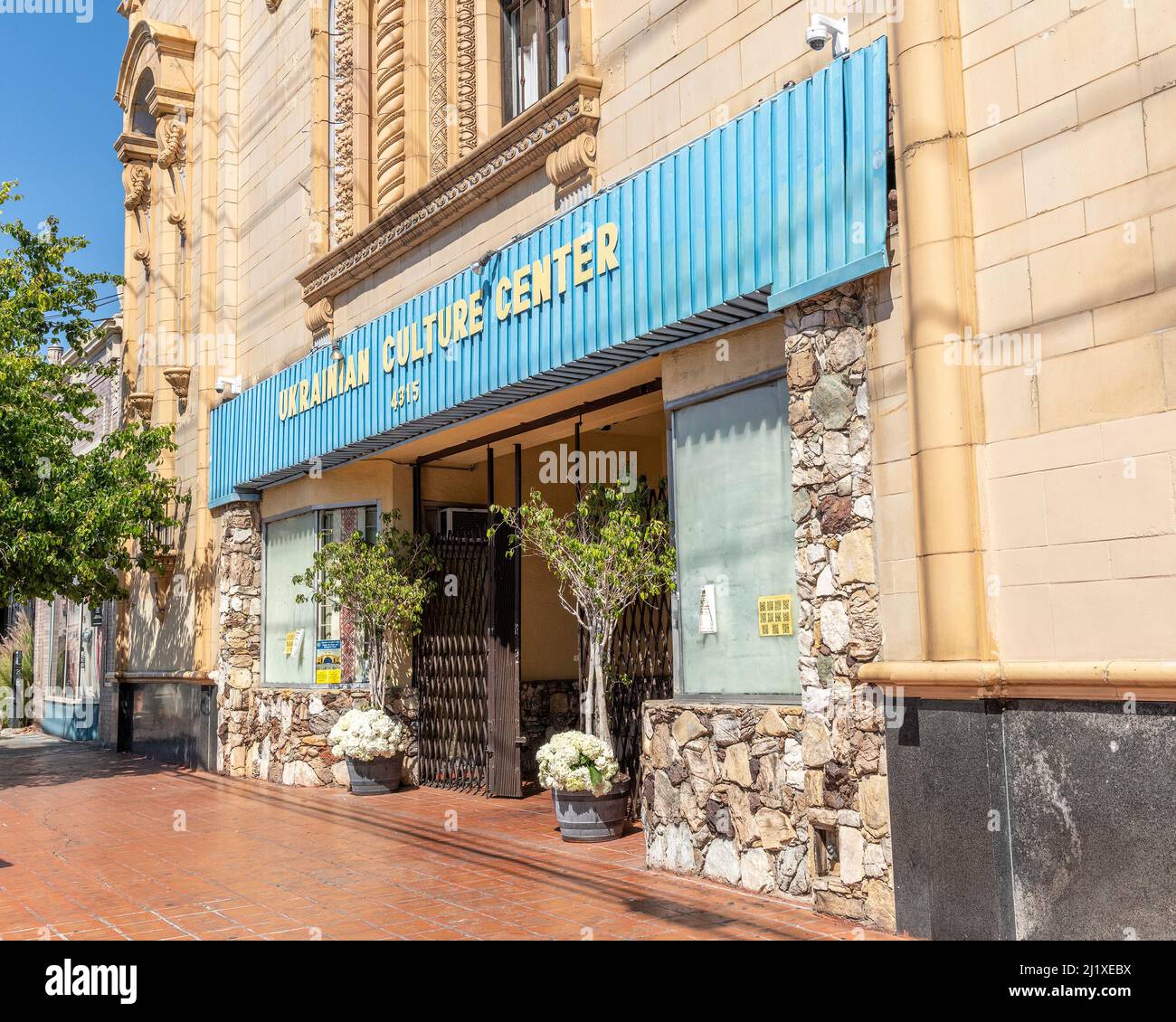 Los Angeles, CA, USA - 27. März 2022: Außenansicht des Ukrainischen Kulturzentrums in Los Angeles, CA. Stockfoto