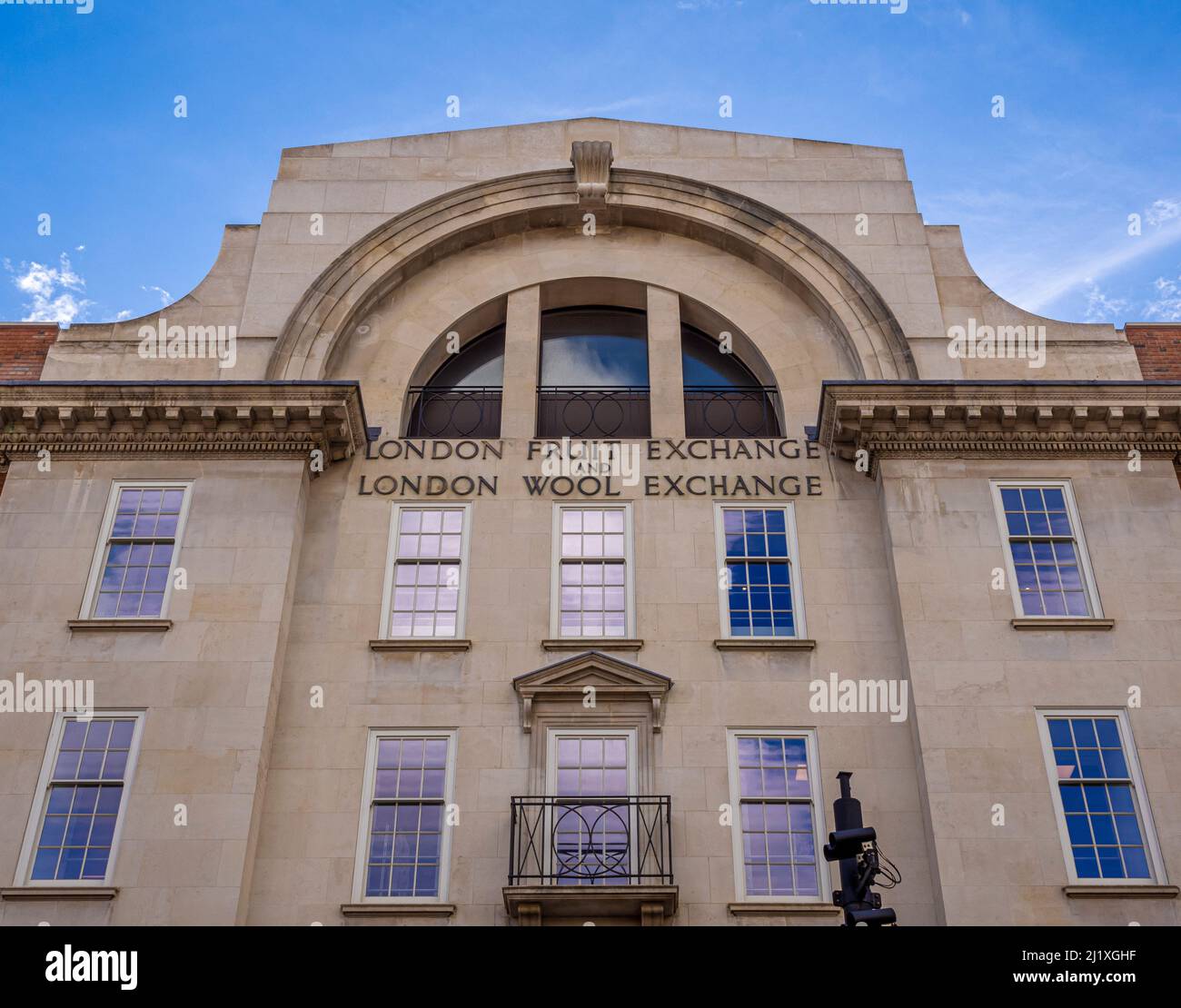 Außenfassade von London Fruit Exchange und London Wool Exchange façade. Spitalfelder. London Stockfoto