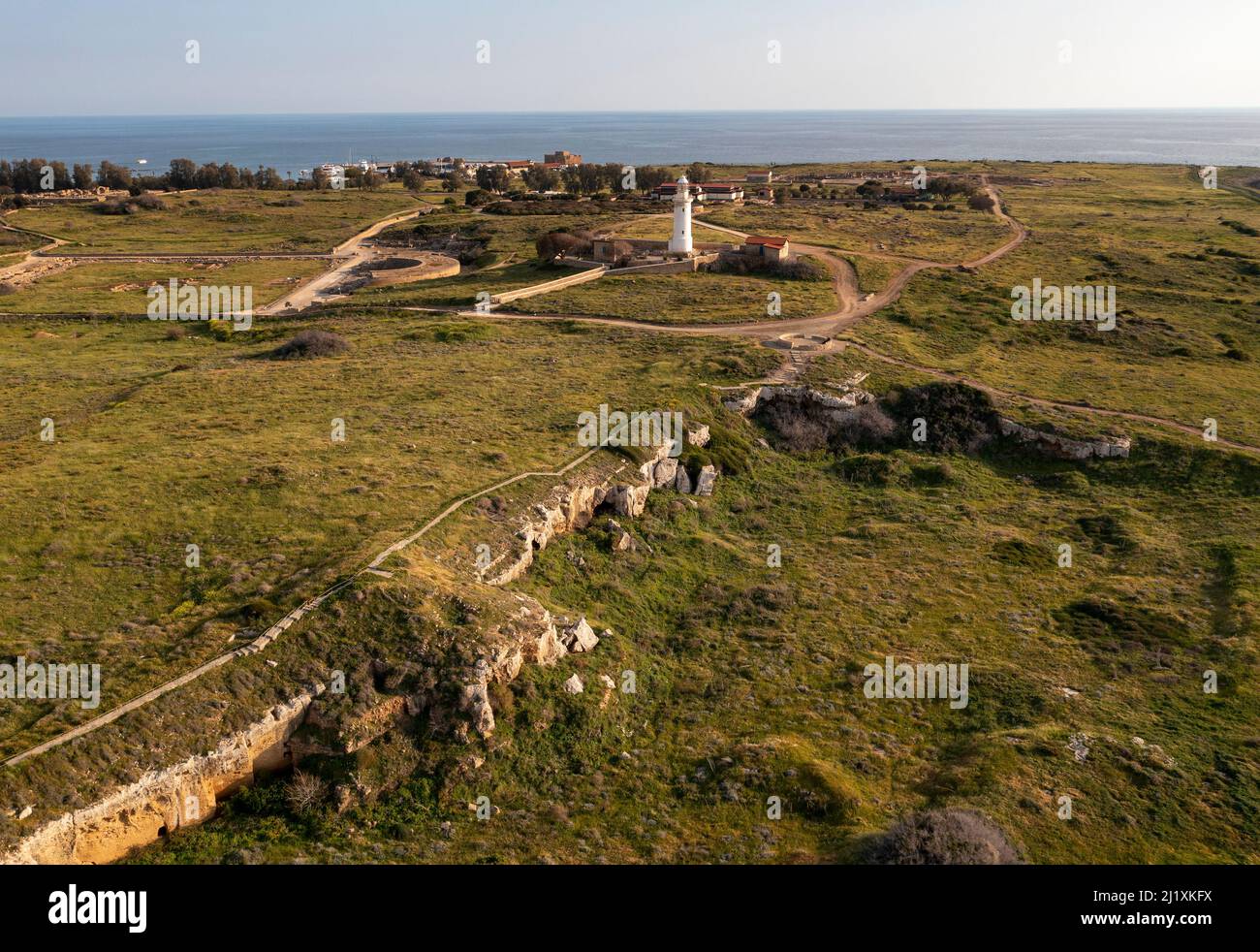 Luftaufnahme des Leuchtturms von Paphos und des Archäologischen Parks, Paphos, Republik Zypern. Stockfoto