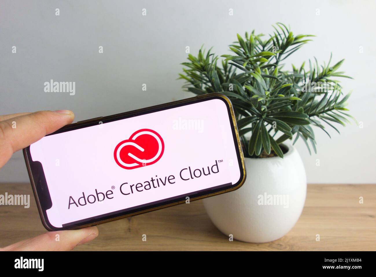 KONSKIE, POLEN - 26. März 2022: Adobe Creative Cloud-Logo auf dem Mobiltelefon angezeigt Stockfoto
