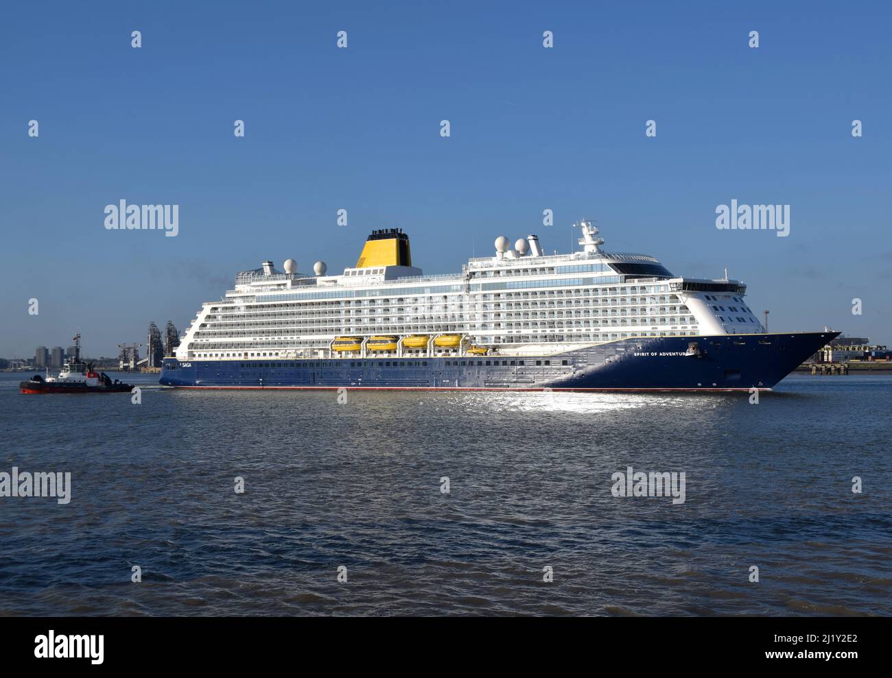 27/03/2022 Tilbury UK River Thames am ersten Sommertag setzt Spirit of
