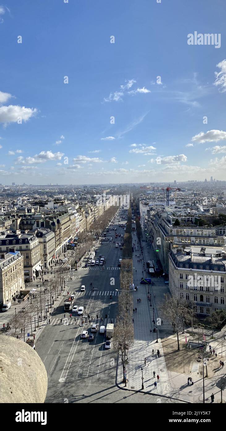 Eine vertikale Aufnahme der Avenue of the Elysian Fields, Paris Stockfoto