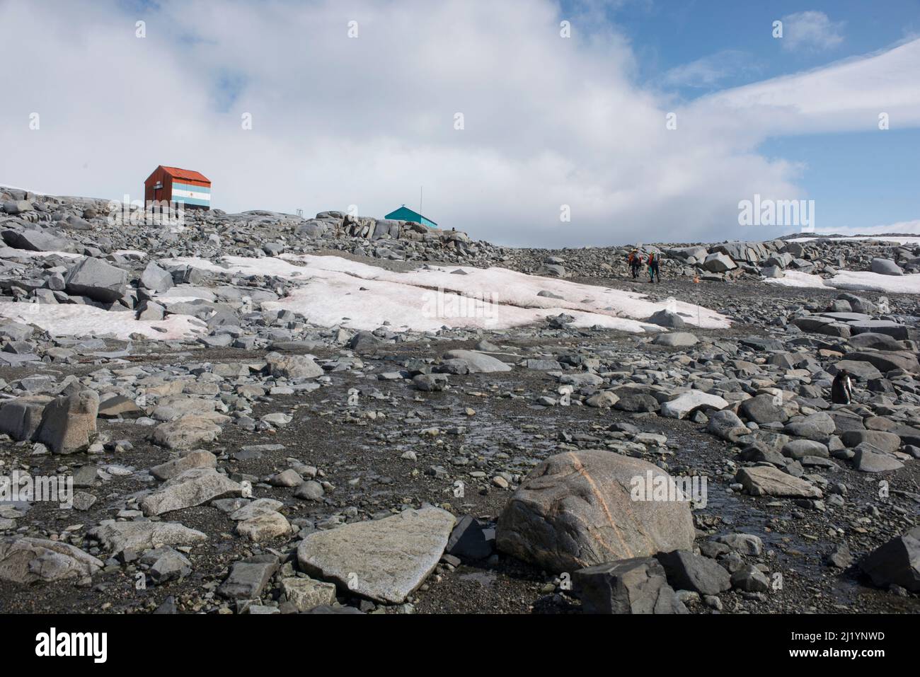 Damoy Point Hütten, die einen riesigen Verlust an Eisdecke am Strand zeigen, Damoy Point antarktische Halbinsel. Februar 2020 Stockfoto