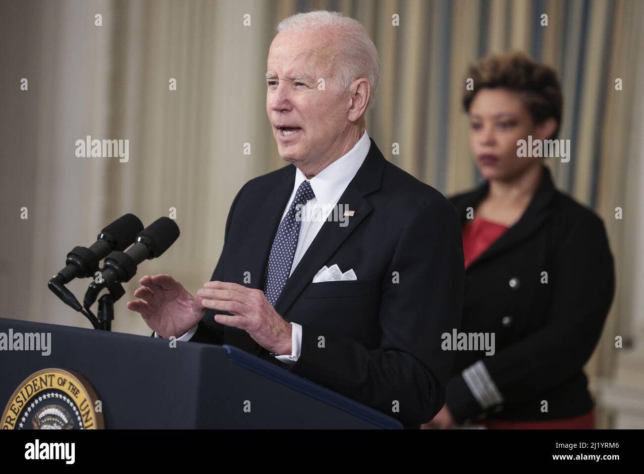 Washington, Usa. 28. März 2022. Präsident Joe Biden kündigt seinen Haushaltsplan für das Haushaltsjahr 2023 an, der plant, die Defizite im Laufe des nächsten Jahrzehnts um mehr als $1 Billionen zu verringern, die Sicherheit im eigenen Land und weltweit zu erhöhen, Und die erforderlichen Investitionen zu tätigen, um am Montag, den 28. März 2022, in Washington, DC ein besseres Amerika aufzubauen. Foto von Oliver Contreras/UPI Credit: UPI/Alamy Live News Stockfoto