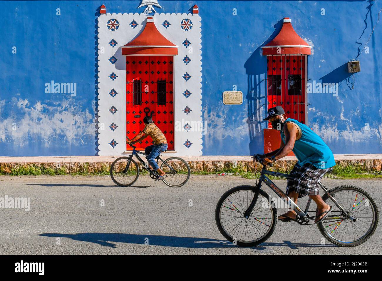 Menschen auf Fahrrädern Uayma, Yucatan Mexiko Stockfoto