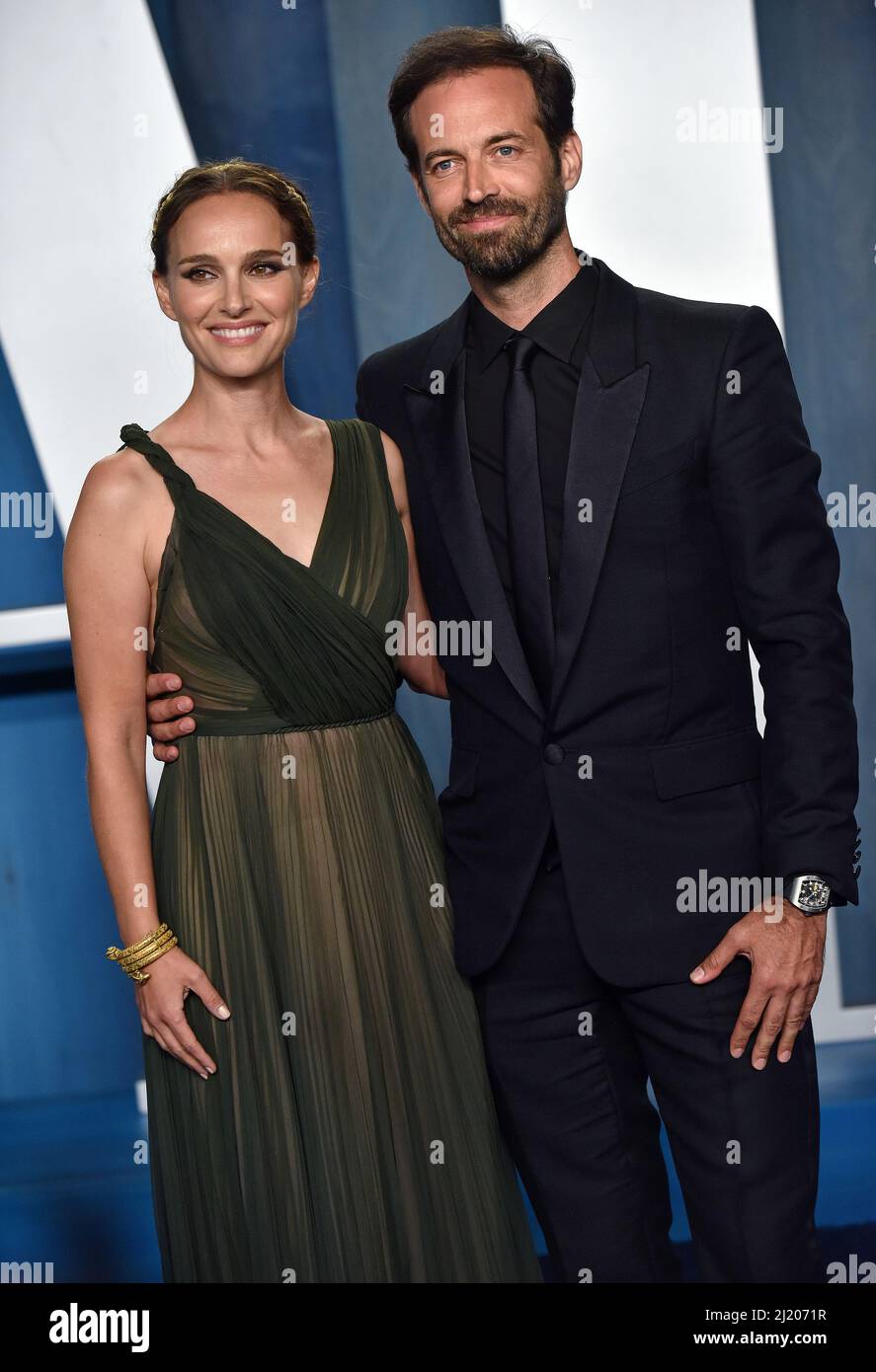Beverly Hills, Usa. 28. März 2022. Natalie Portman (L) und Benjamin Millepied kommen am Sonntag, den 27. März 2022, zur Vanity Fair Oscar Party im Wallis Annenberg Center for the Performing Arts in Beverly Hills, Kalifornien, an. Foto von Chris Chew/UPI Credit: UPI/Alamy Live News Stockfoto