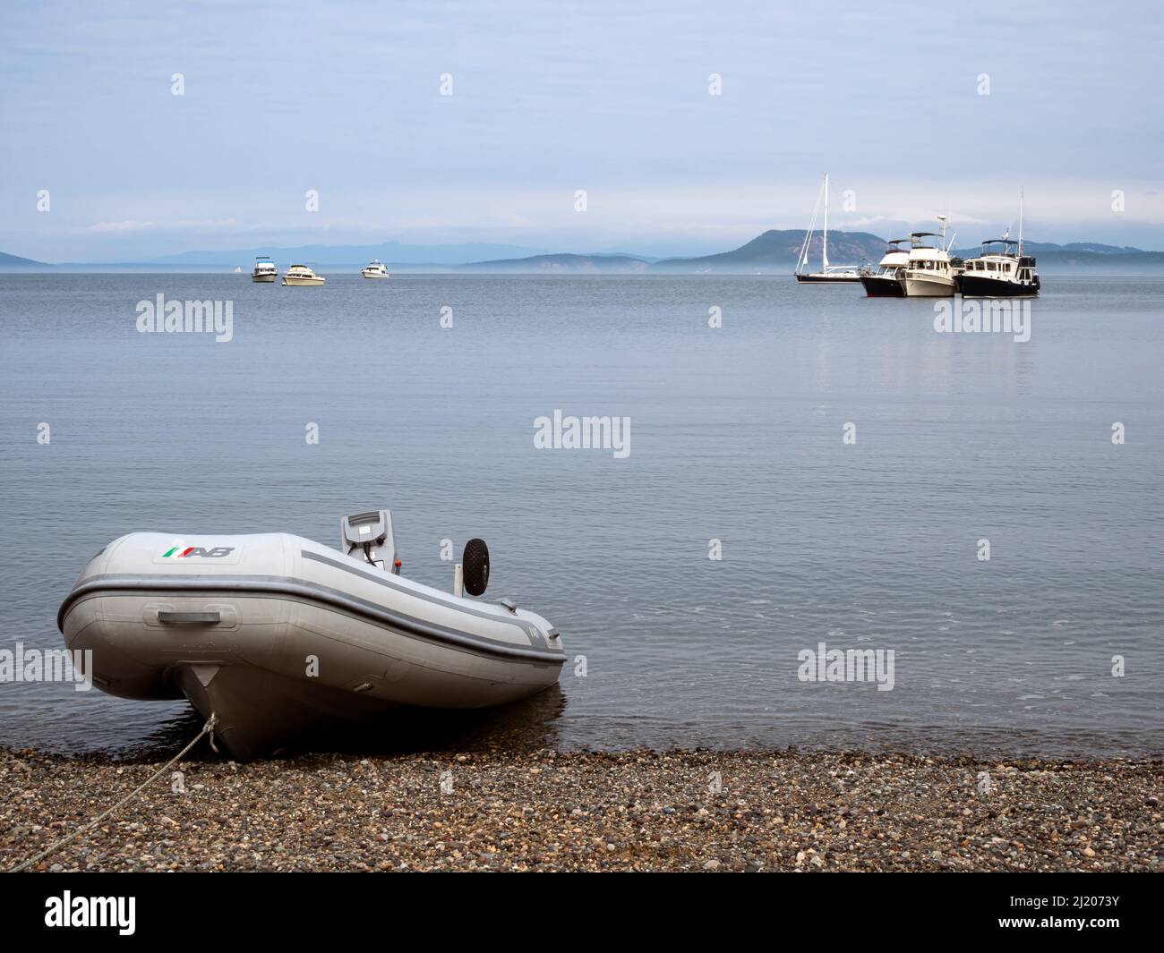 WA21199-00...WASHINGTON - Boote in Watmough Bay am südöstlichen Ende von Lopez Island. Stockfoto