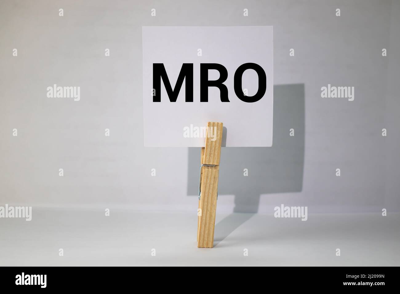 MRO – Akronym für Wartung, Reparatur und Betrieb, Hintergrund des Geschäftskonzepts Stockfoto