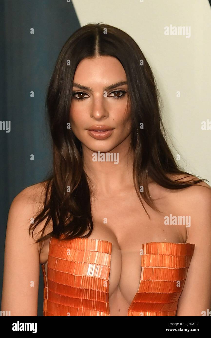 Beverly Hills, USA. 27. März 2022. Emily Ratajkowski trifft am 2022 27. März 2022 auf der Vanity 