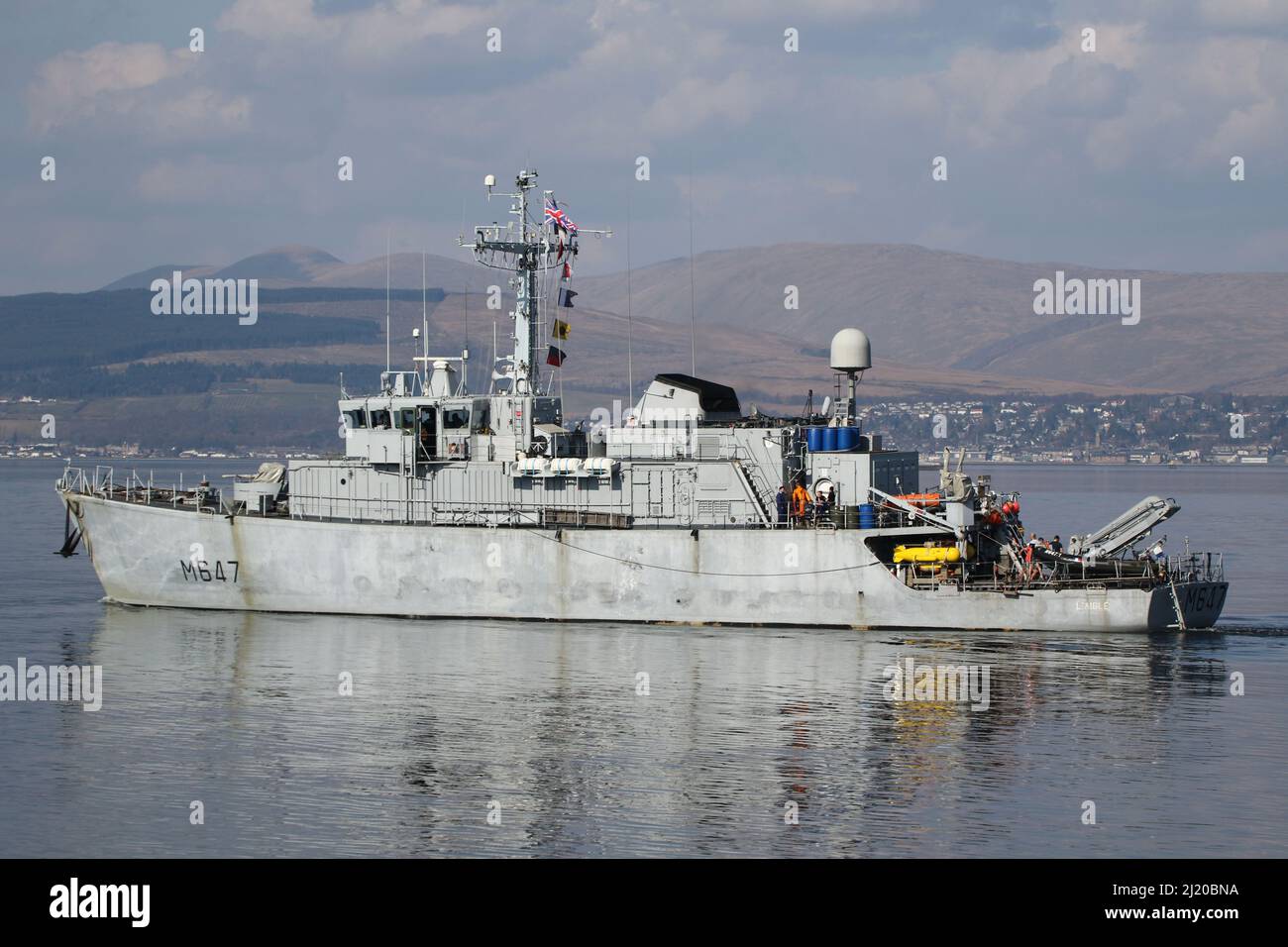 FS L'Aigle (M647), ein Minenjäger der Eridan-Klasse (Tripartite), der von der französischen Marine betrieben wird und Greenock am Firth of Clyde passiert. Das Schiff befand sich nach einem Hafenbesuch in der Stadt Glasgow auf ihrer Rückreise. Stockfoto