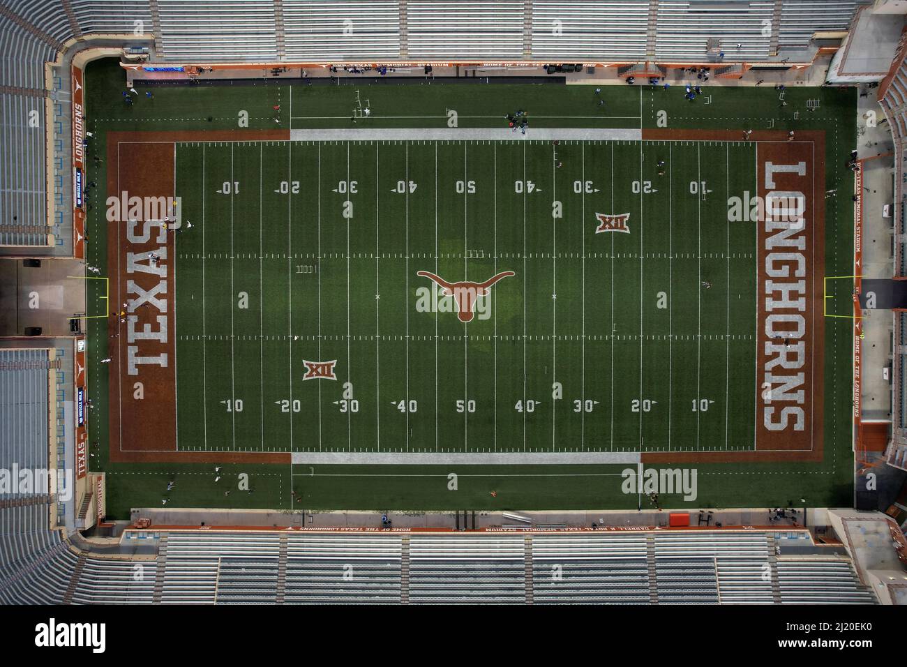 Eine Luftaufnahme des Texas Longhorns-Logos im Mittelfeld im Darrell K Royal-Texas Memorial Stadium auf dem Campus der University of Texas, Donnerstag, Ma Stockfoto