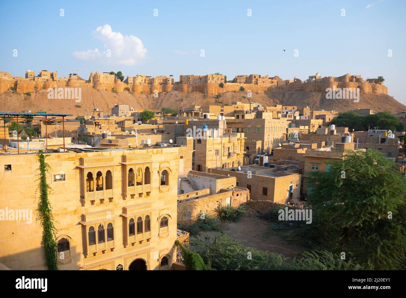 Jaisalmer, Rajasthan, Indien - 16.10.2019 : Jaisalmer Fort oder Sonar Quila oder Golden Fort. Ein 'lebendiges Fort' - aus Sandstein. UNESCO-Weltkulturerbe Stockfoto