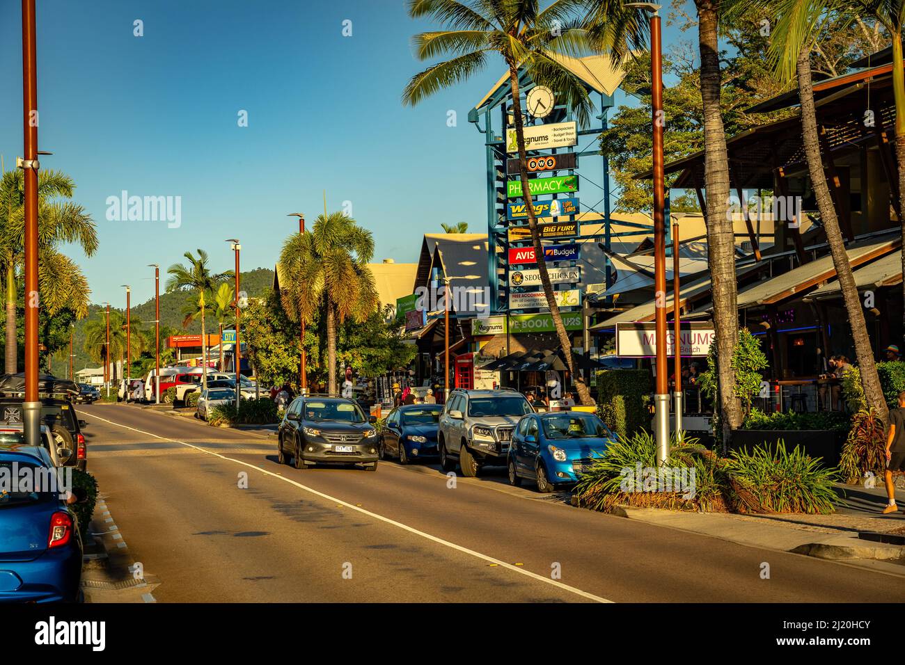 Airlie Beach, Queensland, Australien - Haupteinkaufsstraße Stockfoto