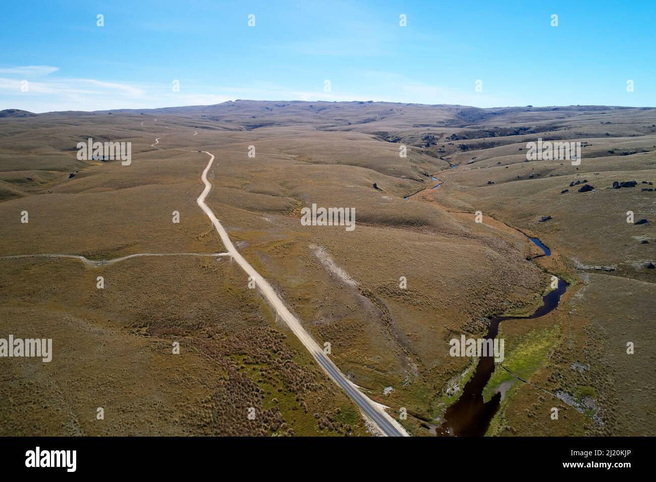 Old Dunstan Trail, Central Otago, South Island, Neuseeland - Drohnenantenne Stockfoto