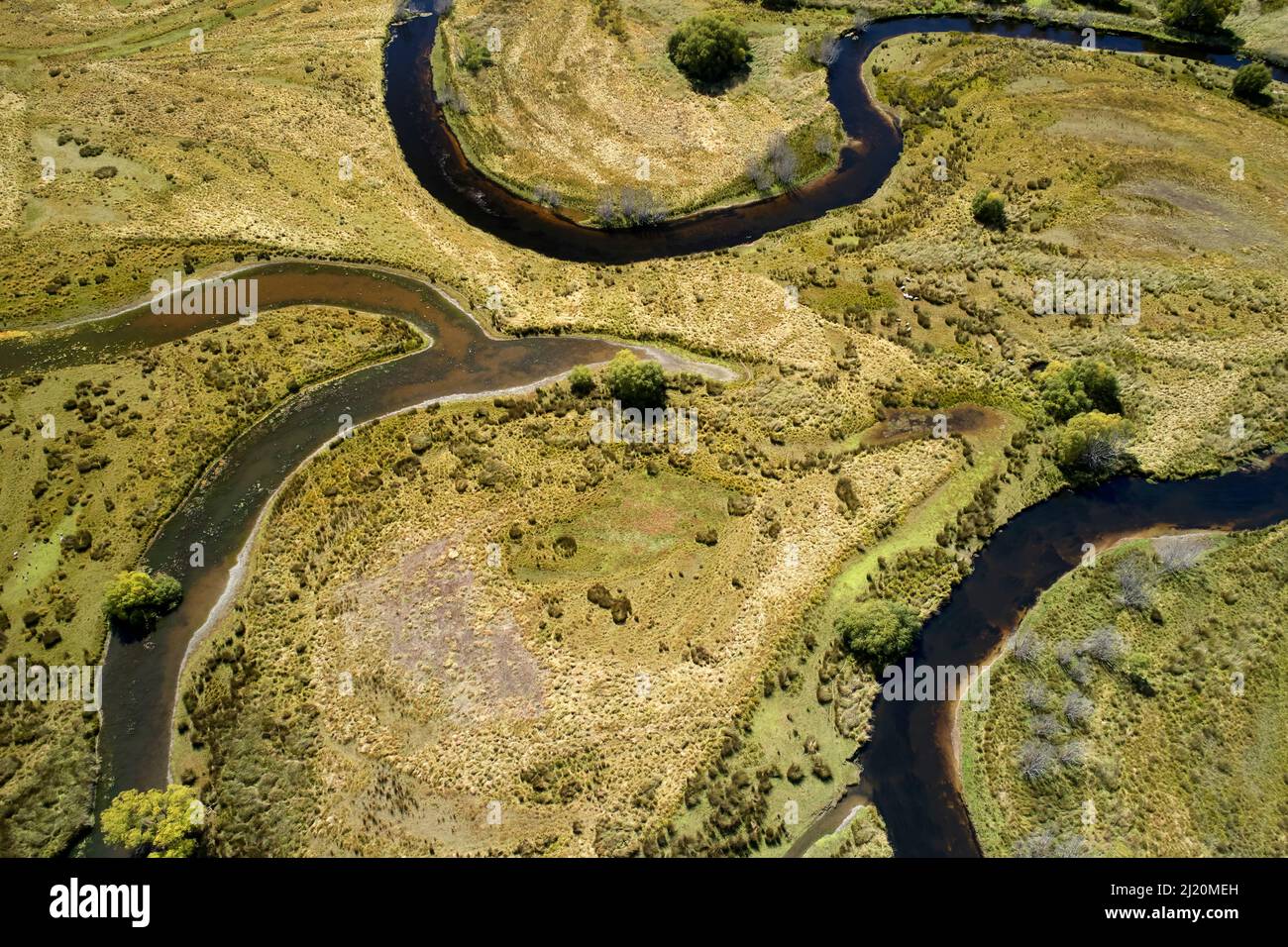 Taieri River und Taieri Scroll Plain, in der Nähe von Patearoa, Maniototo, Central Otago, South Island, Neuseeland - Luftaufnahme Stockfoto