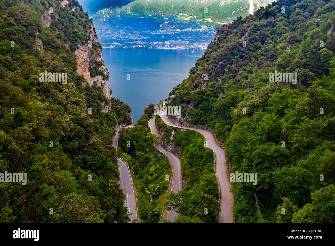 Blick Auf Die Strada Della Forra Tremosine Den Gardasee Die blick-auf-die-strada-della-forra-tremosine-den-gardasee-die