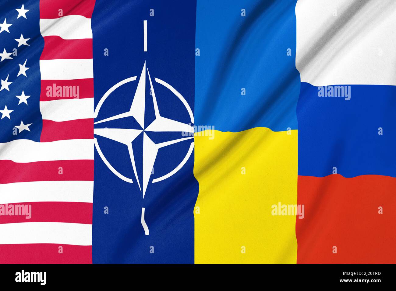Flaggen der USA, der NATO, der Ukraine und Russlands auf einer winkenden Flagge Stockfoto
