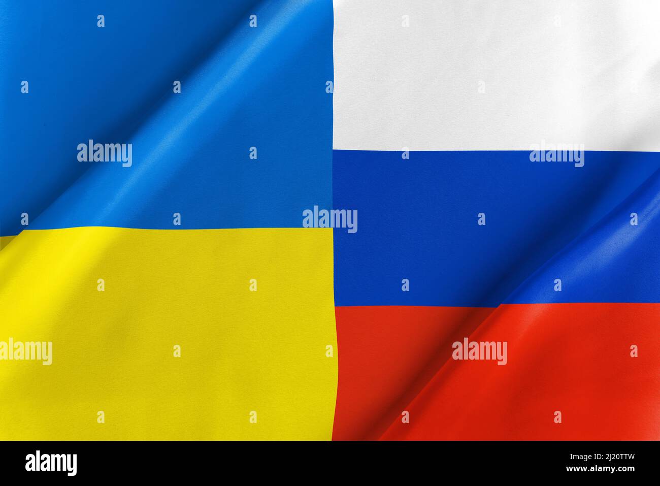 Flaggen der Ukraine und Russlands auf einem Satin. Das Konzept der Zusammenarbeit oder von Konflikt und Krieg Stockfoto