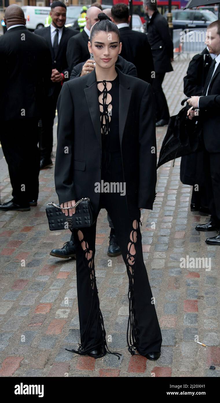 11. März 2022 - London, England, Großbritannien - Dixie D'Amelio nimmt an der Burberry Show Teil Herbst Winter 2023 Ankunft in der Central Hall, Westminster Stockfoto