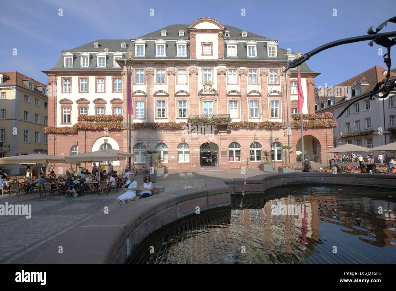 Marktplatz mit Brunnen und Rathaus in Heidelberg, Baden-Württemberg, Deutschland Stockfoto