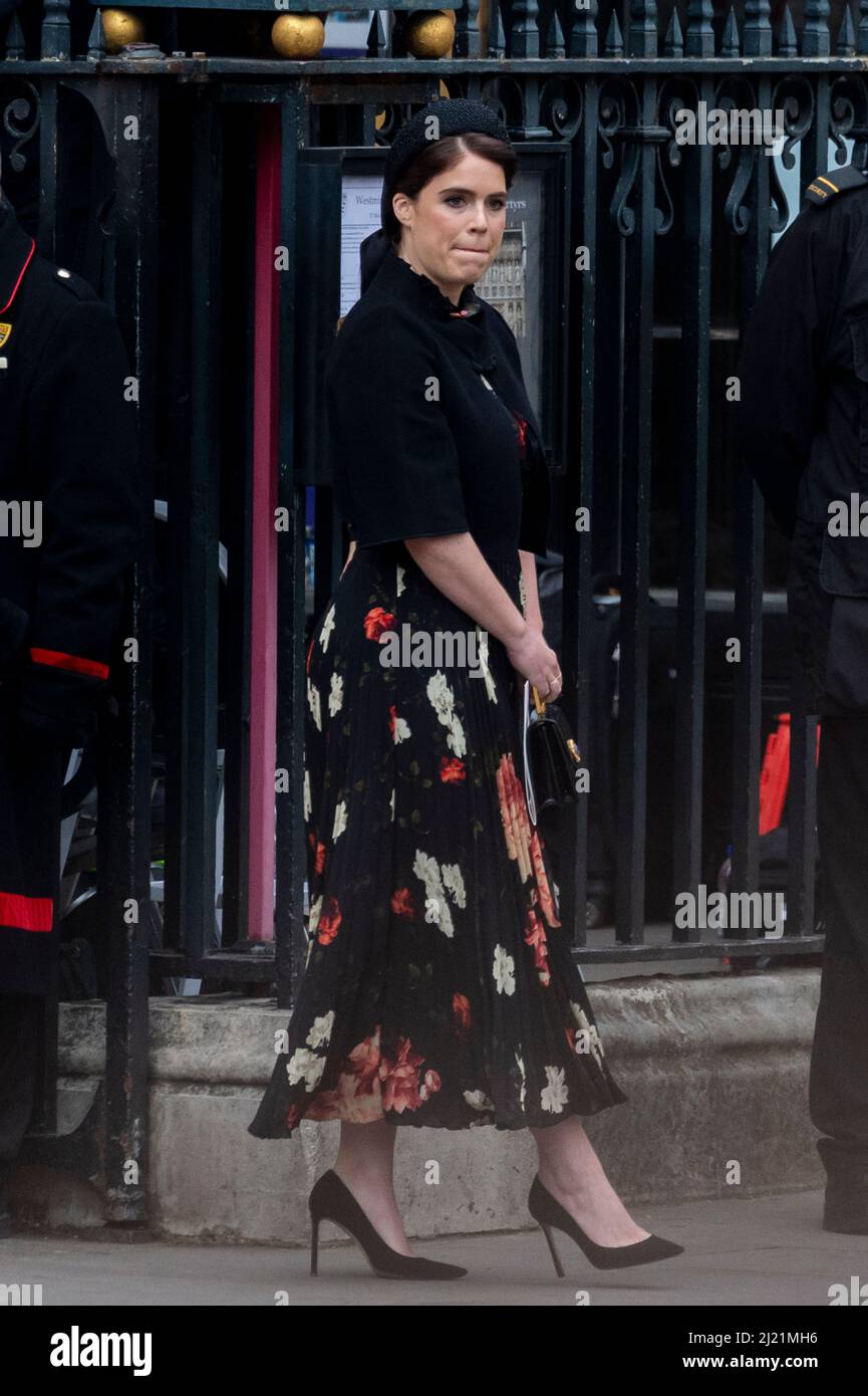 London, Großbritannien. 29. März 2022. Prinzessin Eugenie verlässt die Westminster Abbey nach dem Erntedankgottesdienst für das Leben von S.H. Prinz Philip, Herzog von Edinburgh. Kredit: Stephen Chung / Alamy Live Nachrichten Stockfoto
