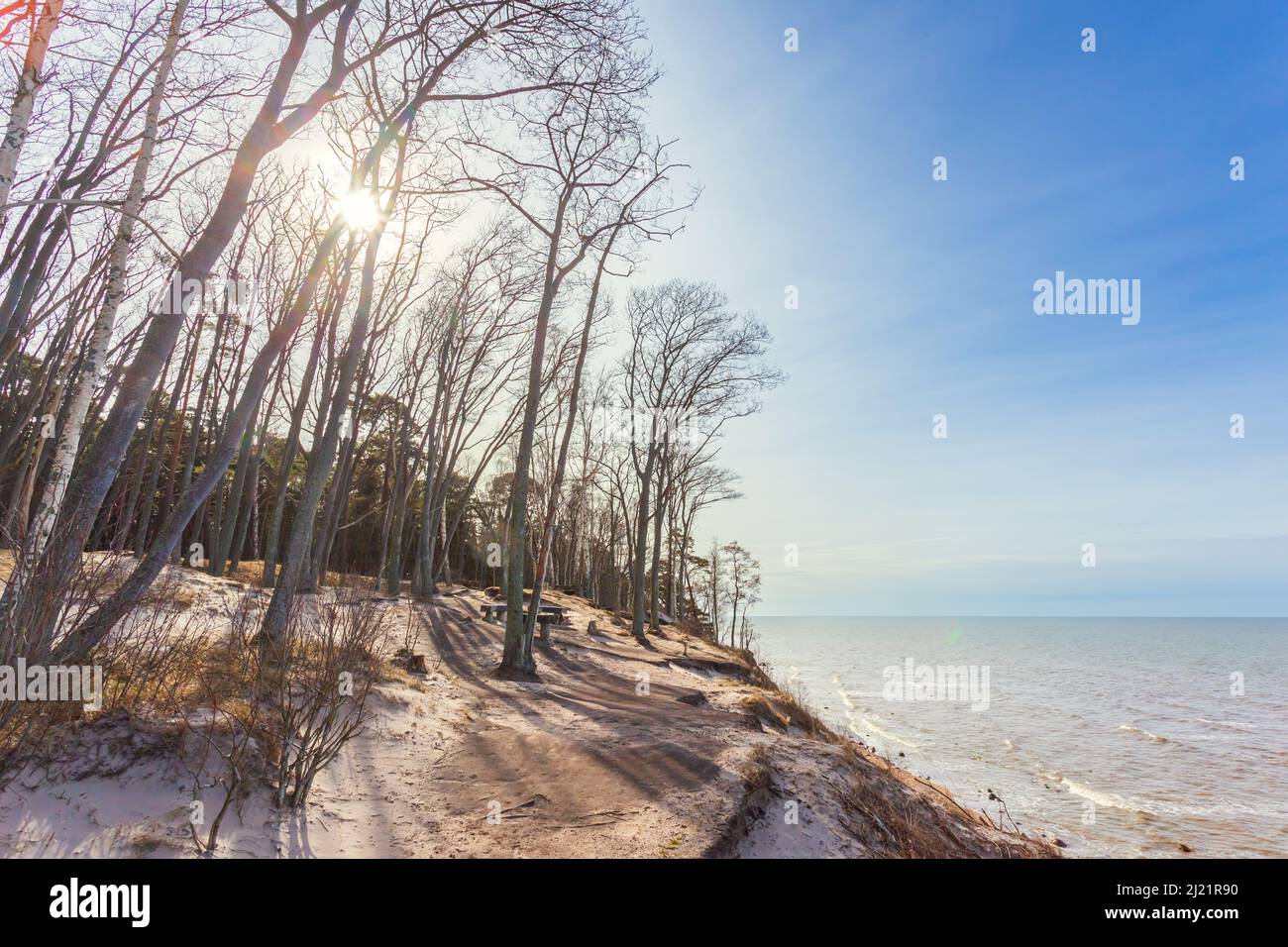 Dutchman's Cap ist ein Hügel mit einer 24,4 m hohen Klippe, der sich im litauischen Seaside Regional Park befindet Stockfoto