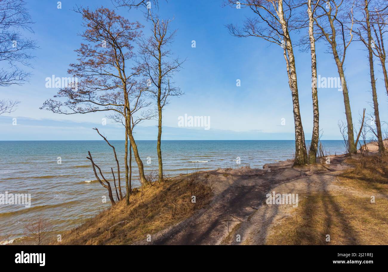 Dutchman's Cap ist ein Hügel mit einer 24,4 m hohen Klippe, der sich im litauischen Seaside Regional Park befindet Stockfoto